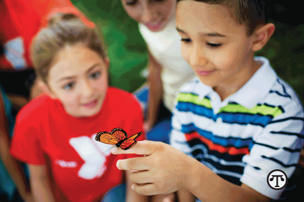 Cuando están fuera de la escuela, los niños pueden mantener sus habilidades de aprendizaje y seguir divirtiéndose.